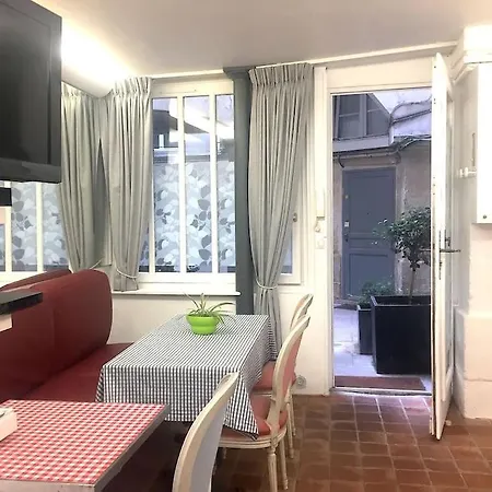 Atypical Flat - Place Des Vosges - 4 People 아파트 파리