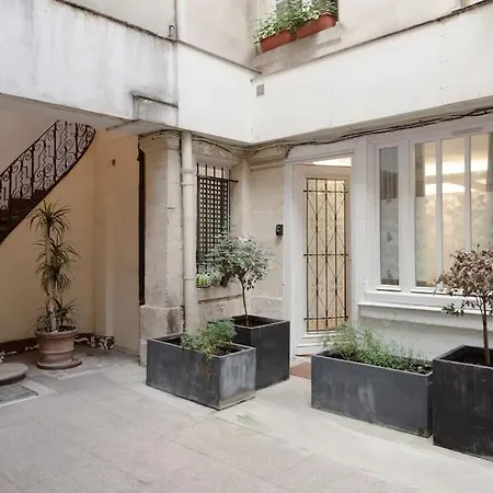 Daire Atypical Flat - Place Des Vosges - 4 People Paris